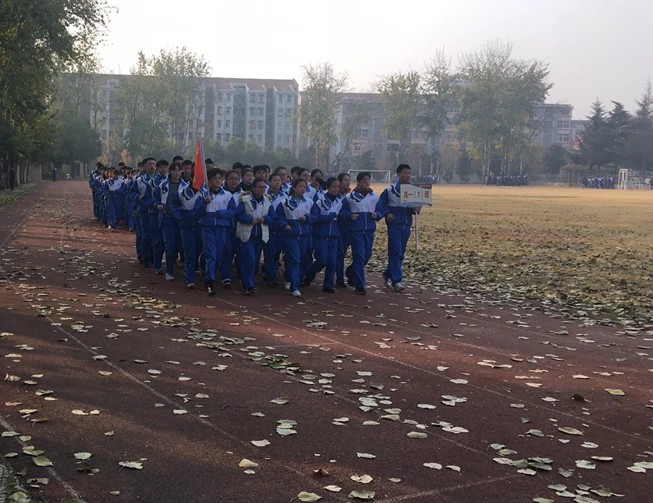刻苦训练篮球时如何避免受伤的建议_1